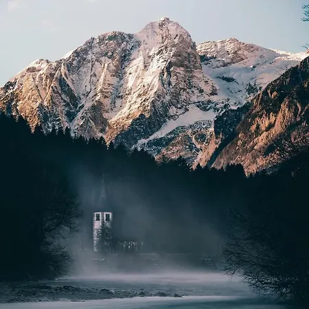 Vikendica River Mojstrana